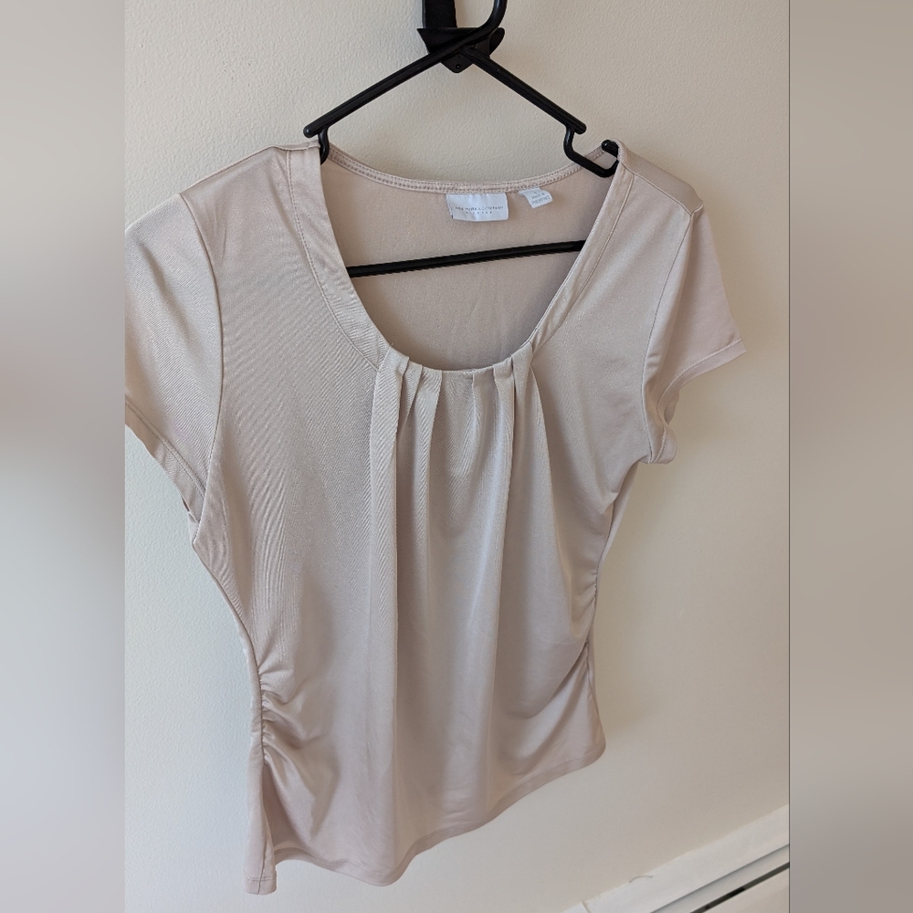 New York & Company Women's champagne color stretch short sleeve top. Size small - Picture 5 of 8